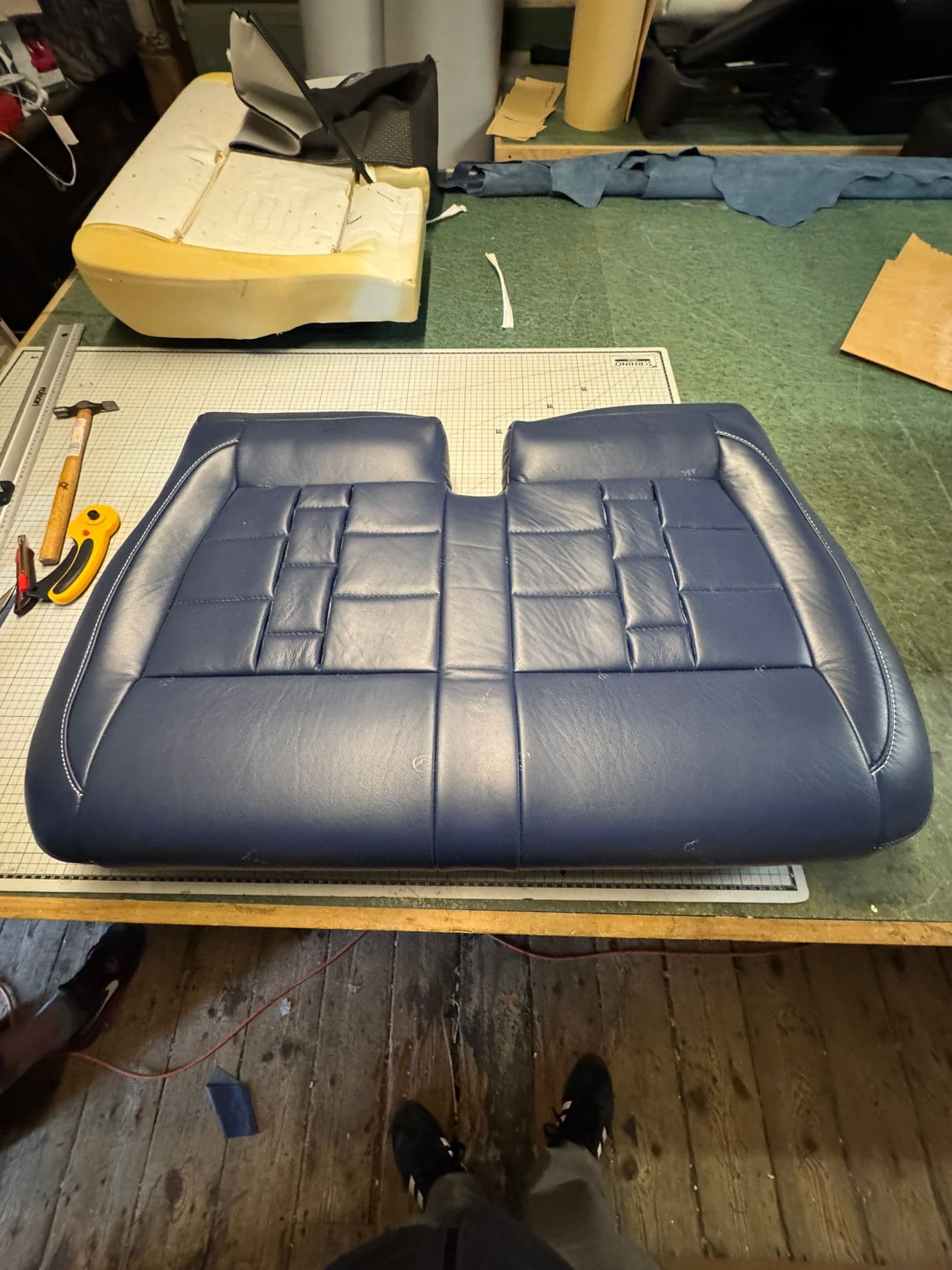 SEATING & INSTALLATION portrait detail