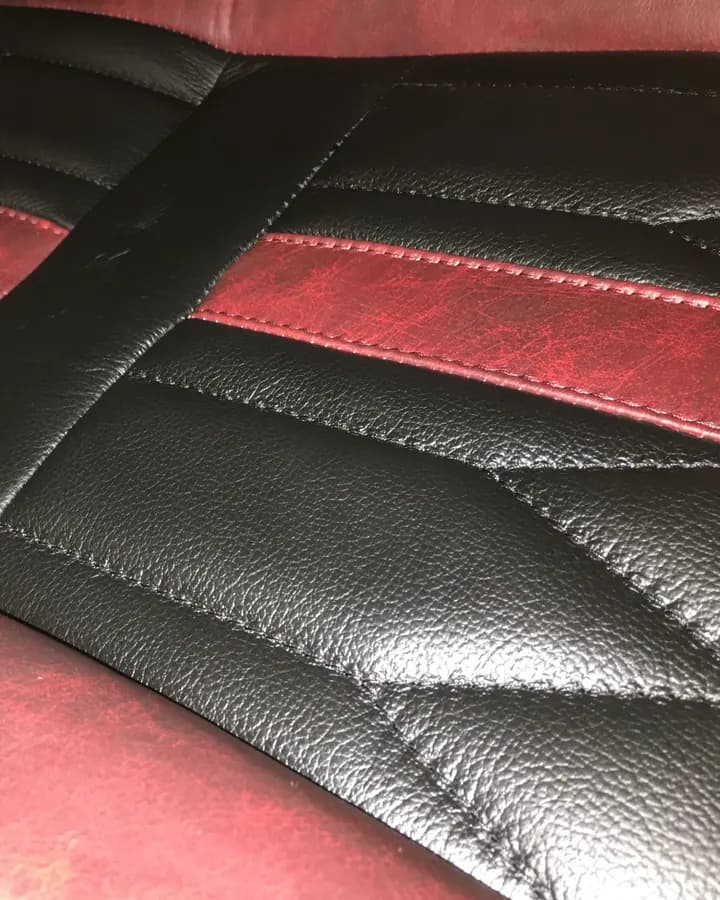 Puma Seat With Cathedral Vintage Red And Grained Black Leather